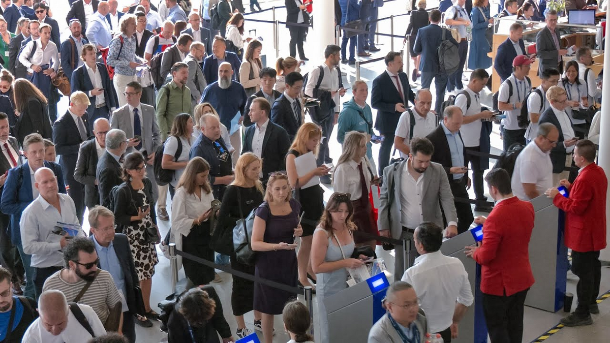 Full hallways and the right spirit – SMM 2024 Daily View Day 2
